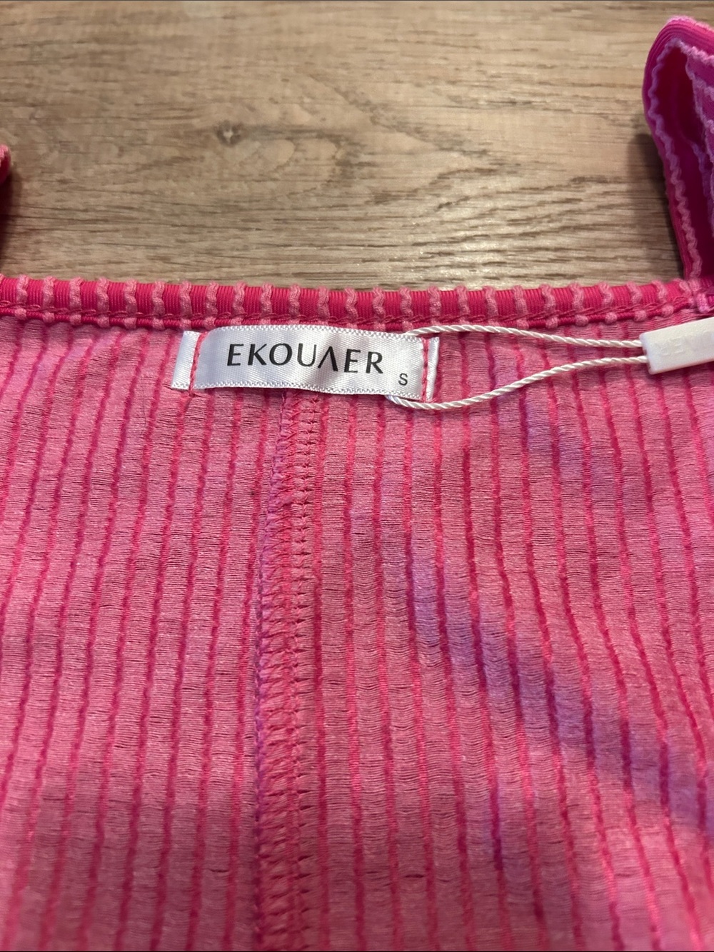 Women’s NWT Ribbed Hot Pink Tie-Shoulder Romper - Picture 3 of 7